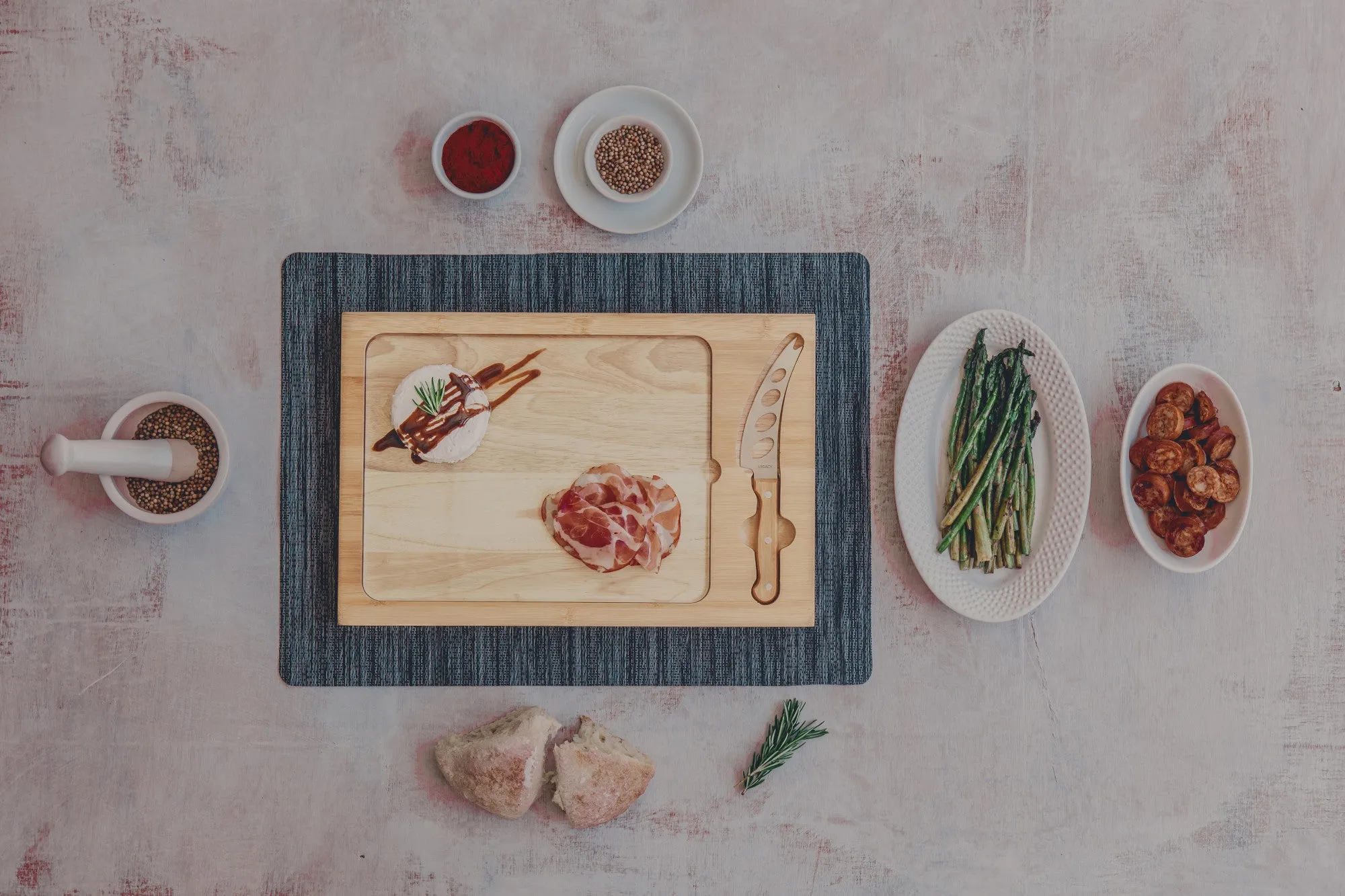 Arizona Wildcats Football Field - Icon Glass Top Cutting Board & Knife Set