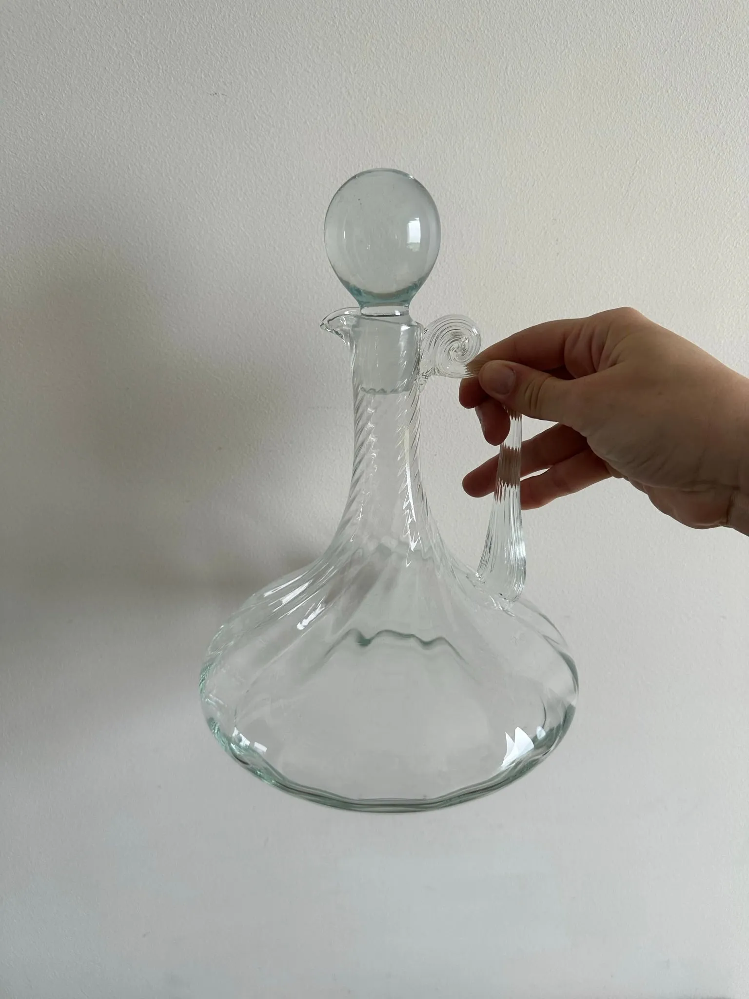 Carafe à vin décanteur en verre moulé