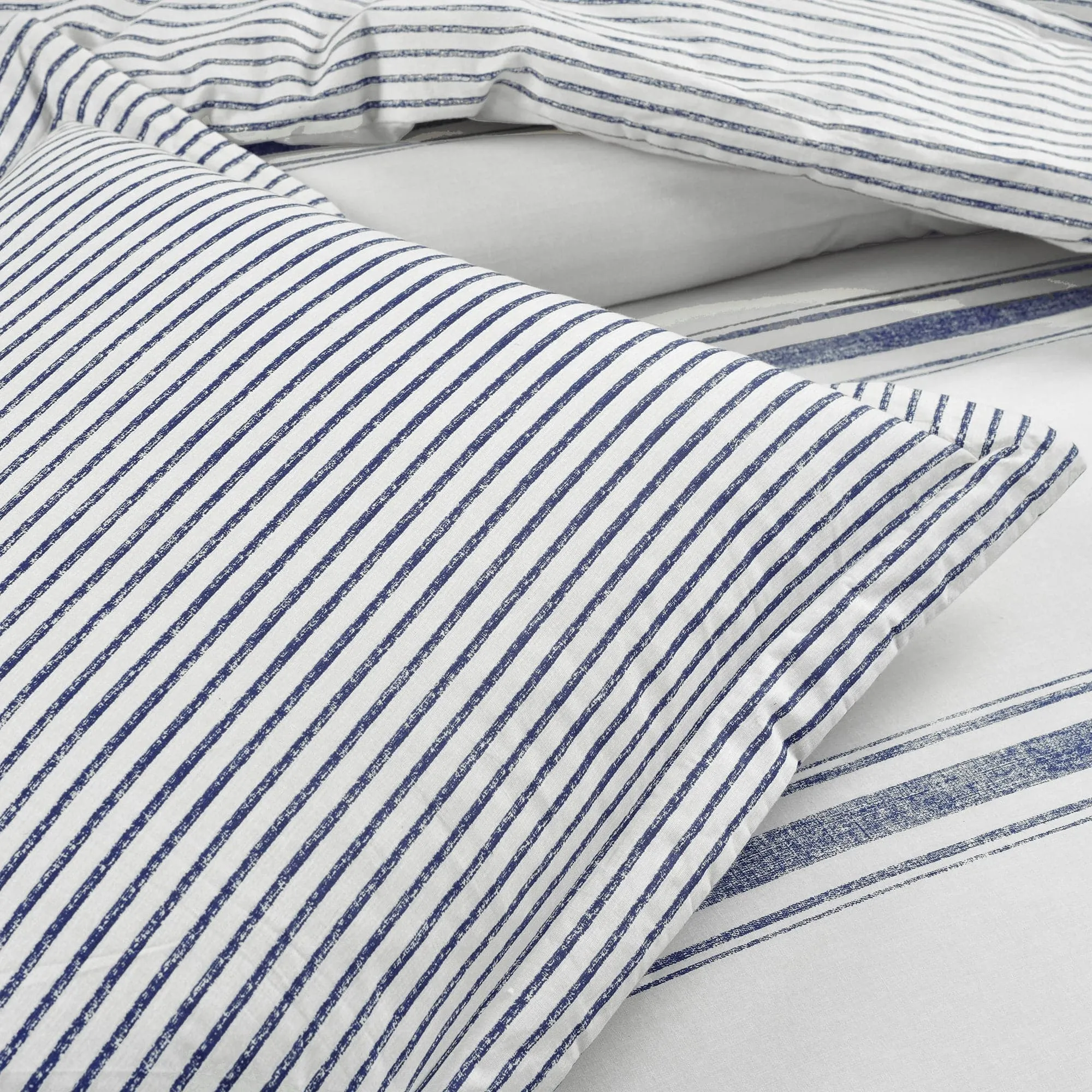 Farmhouse Stripe Reversible Comforter Set