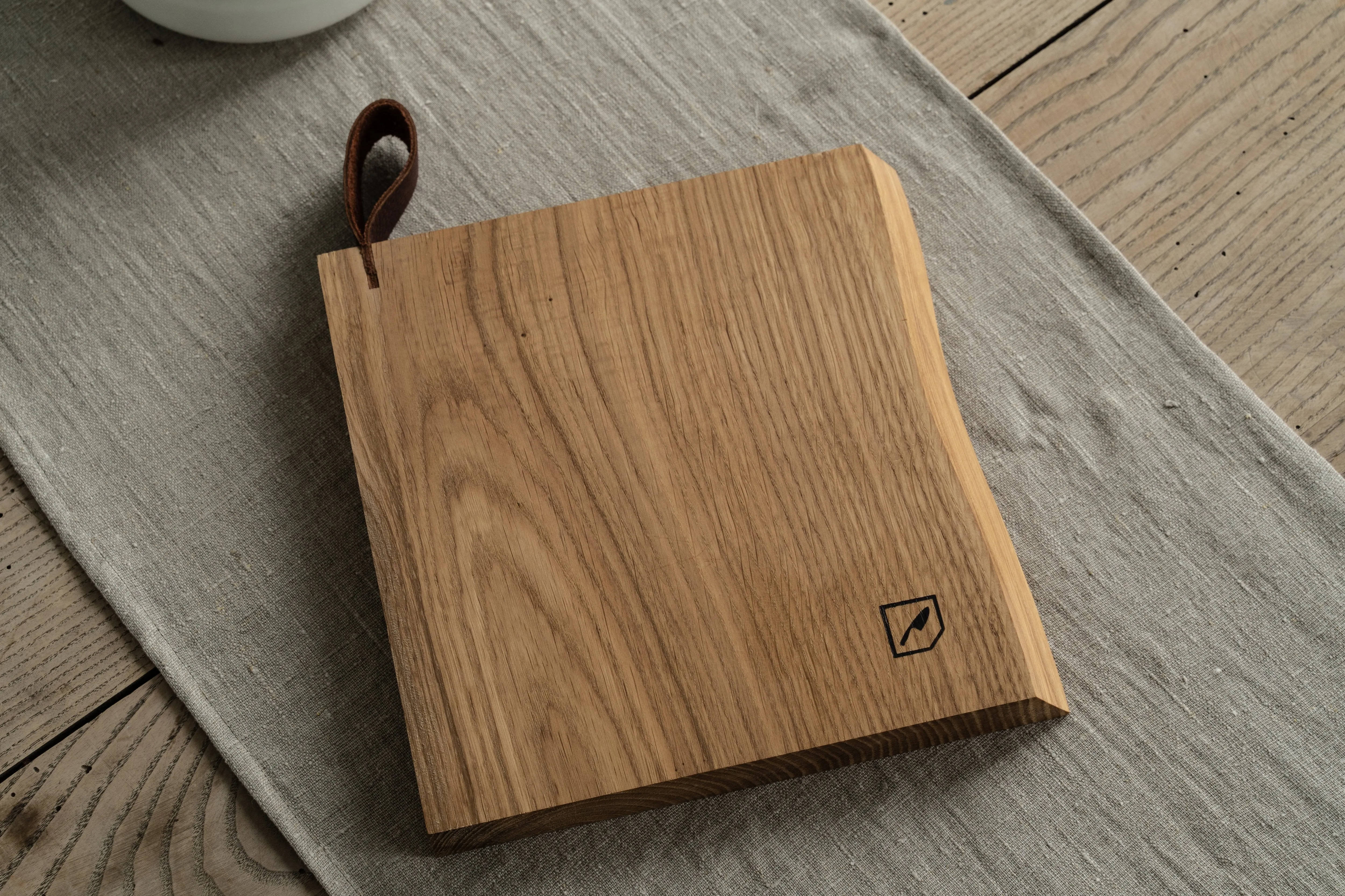 Mediea Medium Oak Cutting Board