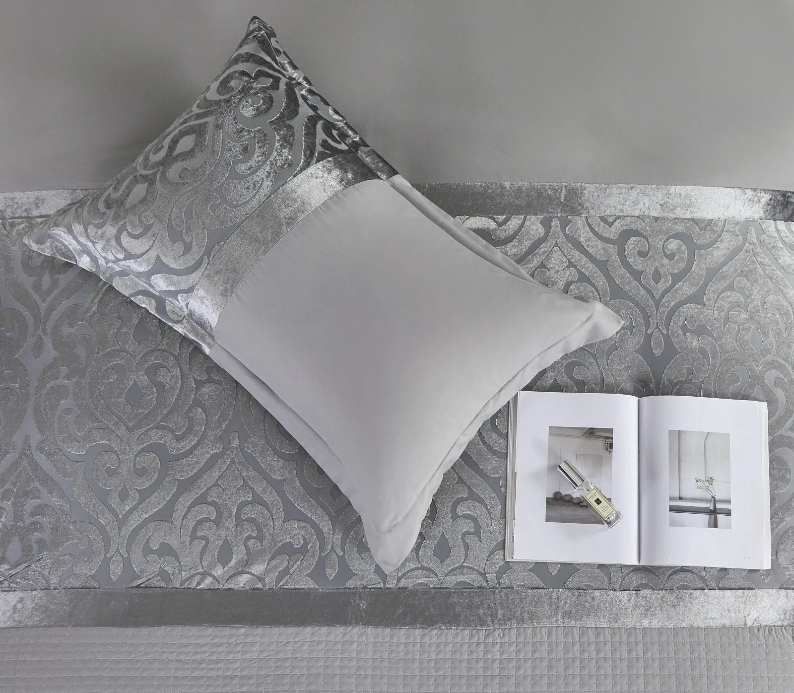 Silver Crushed Velvet Duvet Cover Set with 2 Pillowcases – Soft and Elegant Bed Quilt Cover